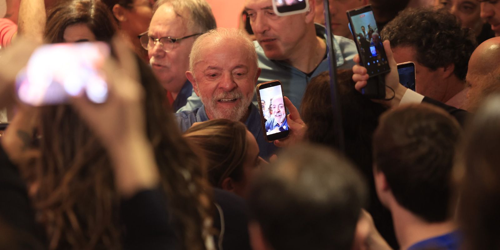 Lula agradece apoio nas eleições presidenciais e defende regulação digital