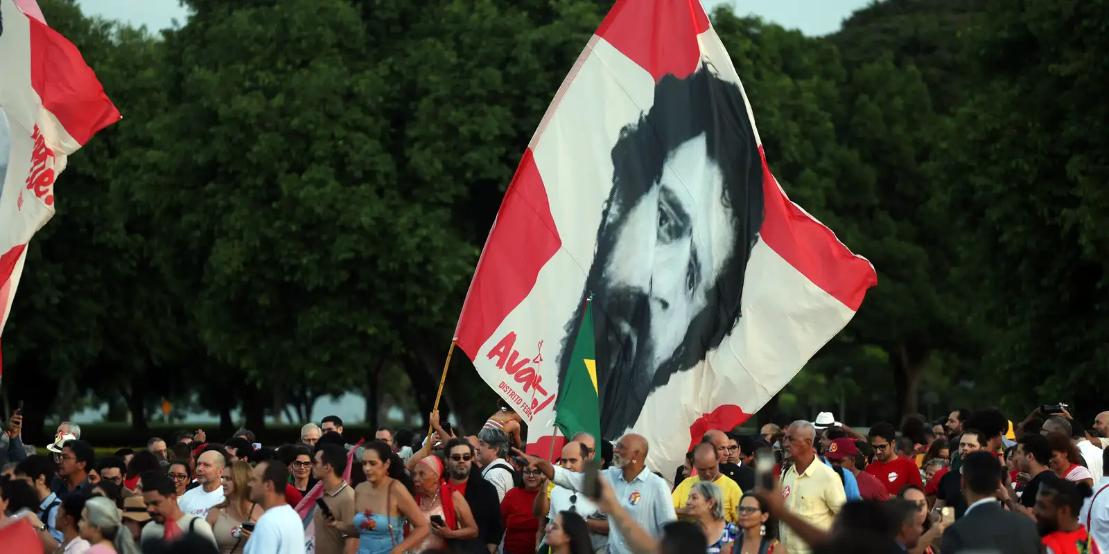 Aniversário de lula emociona eleitores idosos no palácio do alvorada