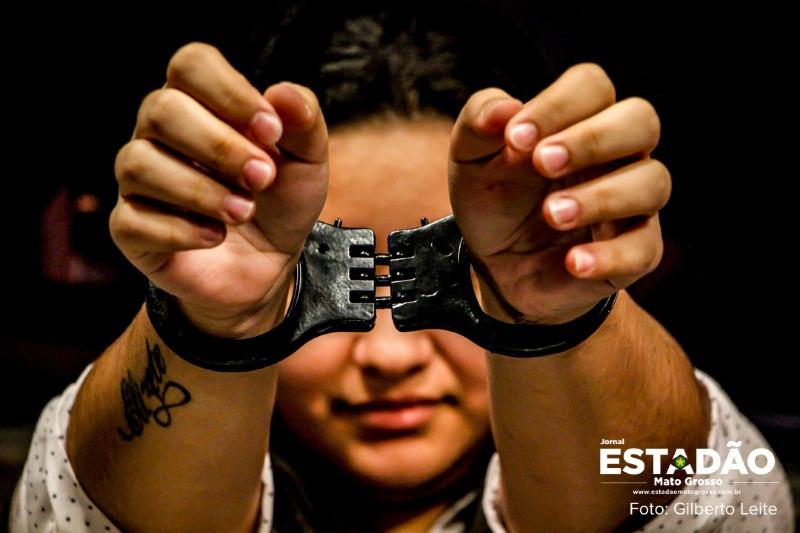 Mãe espanca filha de 10 anos por tirar carregador da tomada no interior de MT 