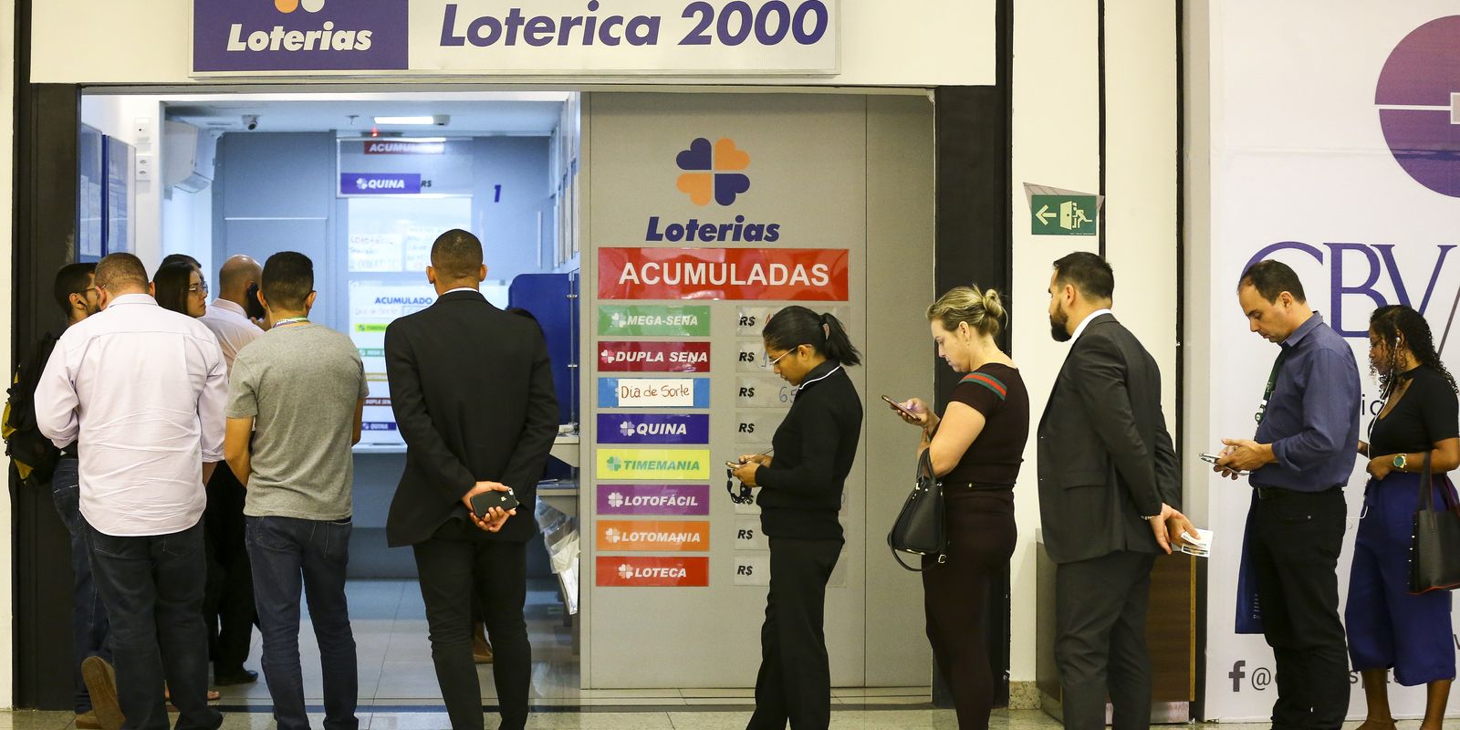 Mega-Sena pode pagar prêmio acumulado de R$ 112 milhões neste domingo