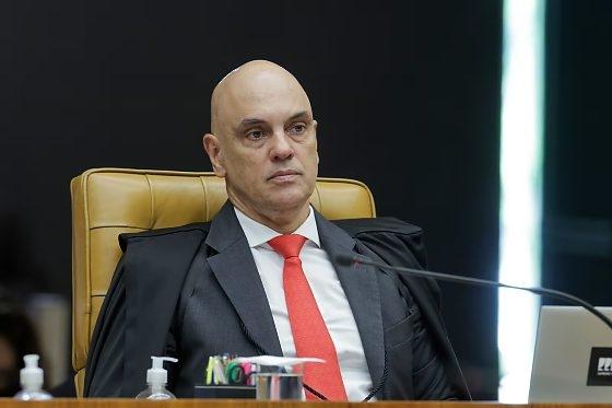 Moraes libera Flávio Bolsonaro para voltar a visitar Jair Bolsonaro