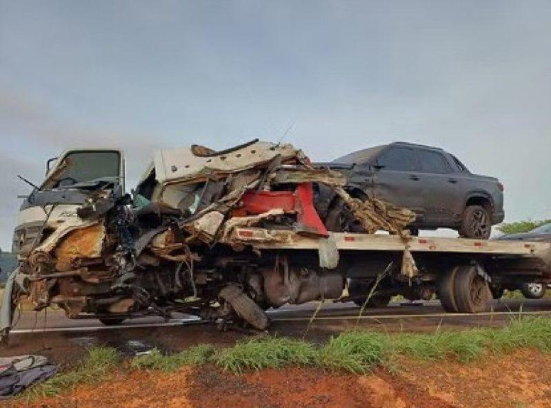 Motorista de 31 anos morre após colisão entre dois caminhões na BR-158 em MT