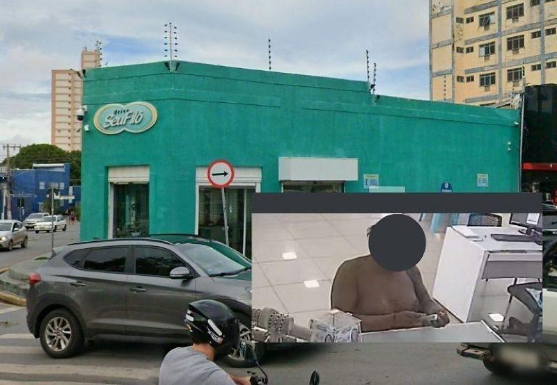 Mulher mostra os seios a funcionários após furtar lente em ótica