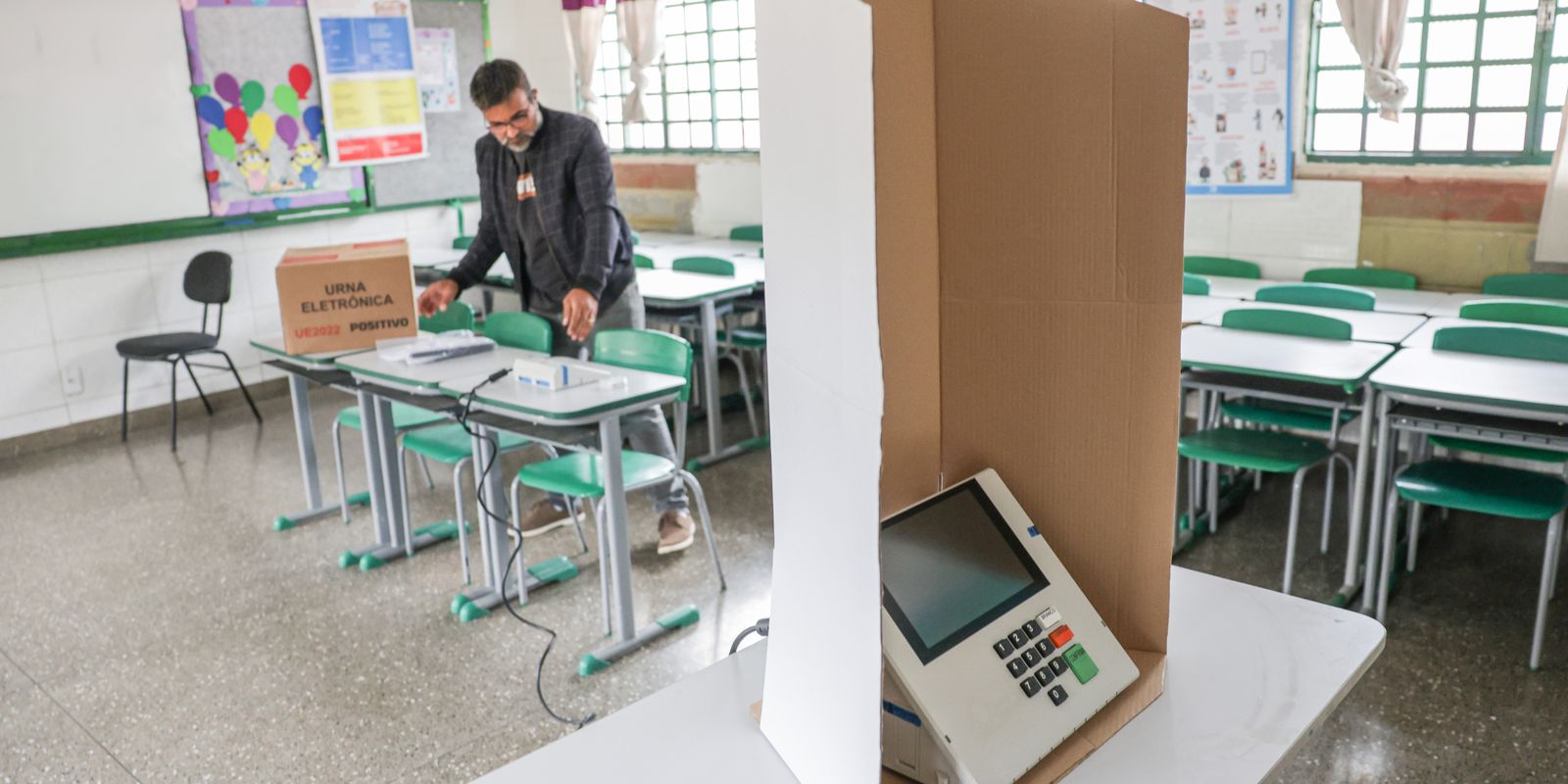 TRE-SP substitui 32 urnas eletrônicas no início da votação