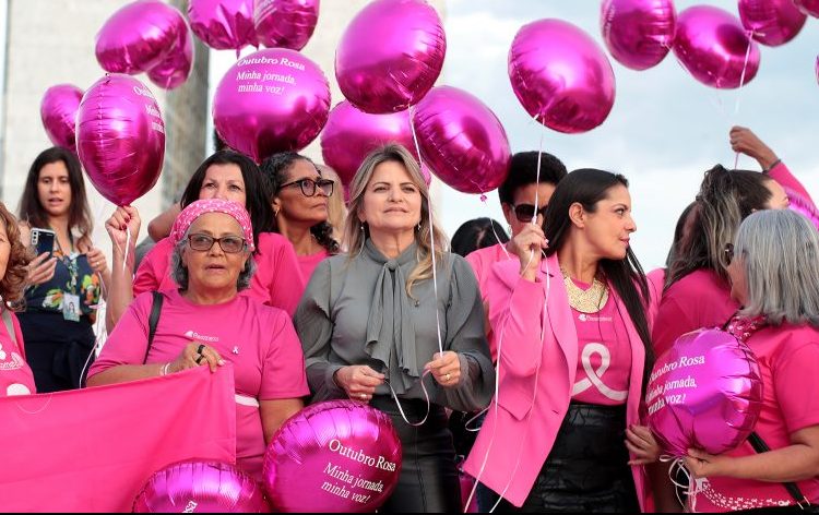 Deputada Flávia Morais defende diagnóstico precoce contra o câncer de mama