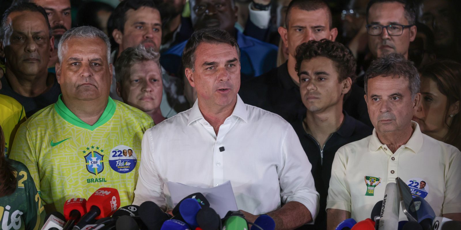 Polícia Federal investiga fuga de Flávio Bolsonaro para os Estados Unidos