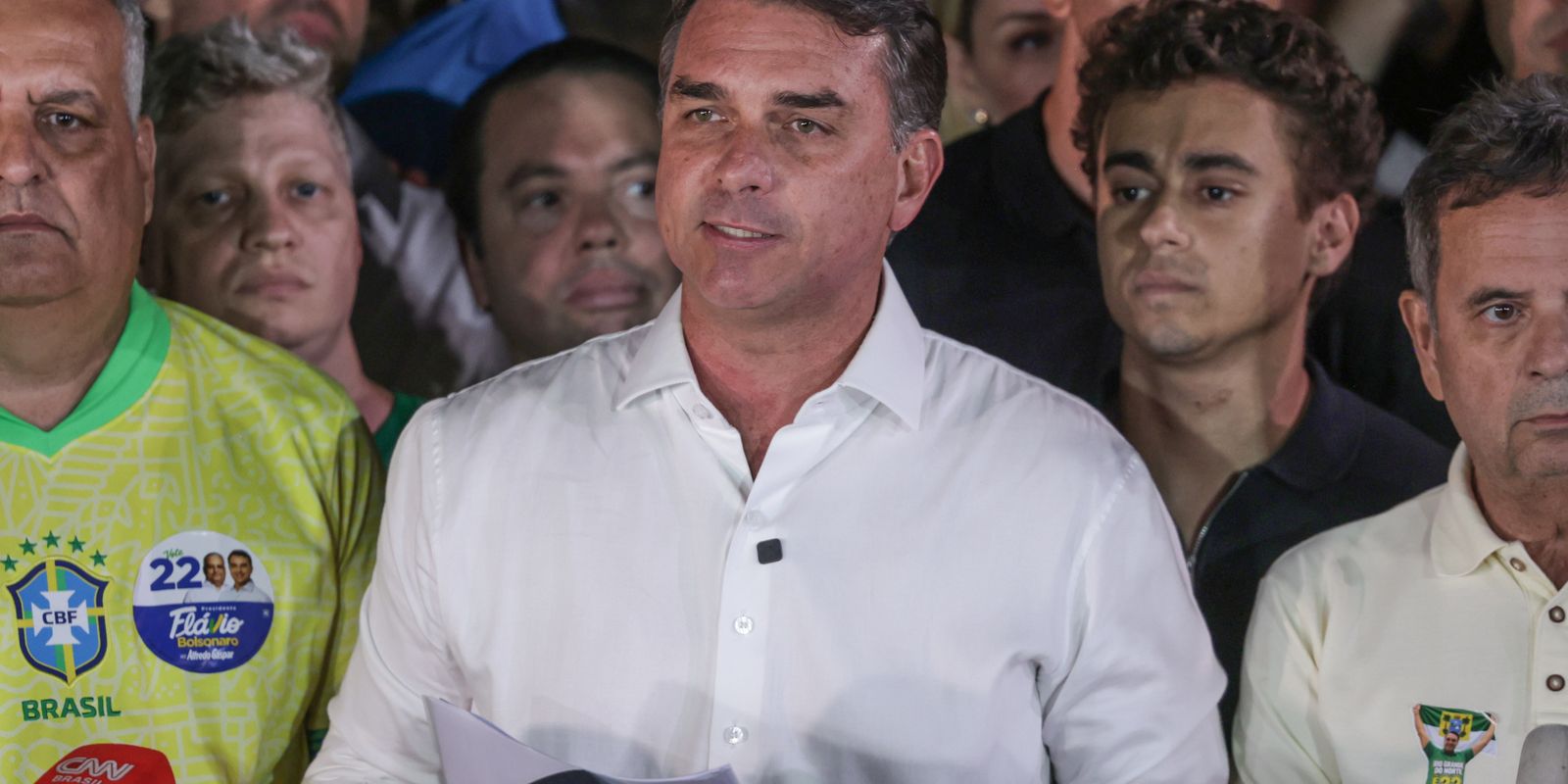 Polícia Federal cancela passaporte de Flávio Bolsonaro após ordem judicial