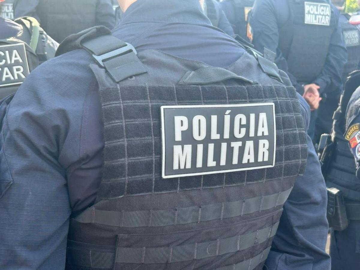 Polícia resgata 3 menores sozinhos em casa na madrugada