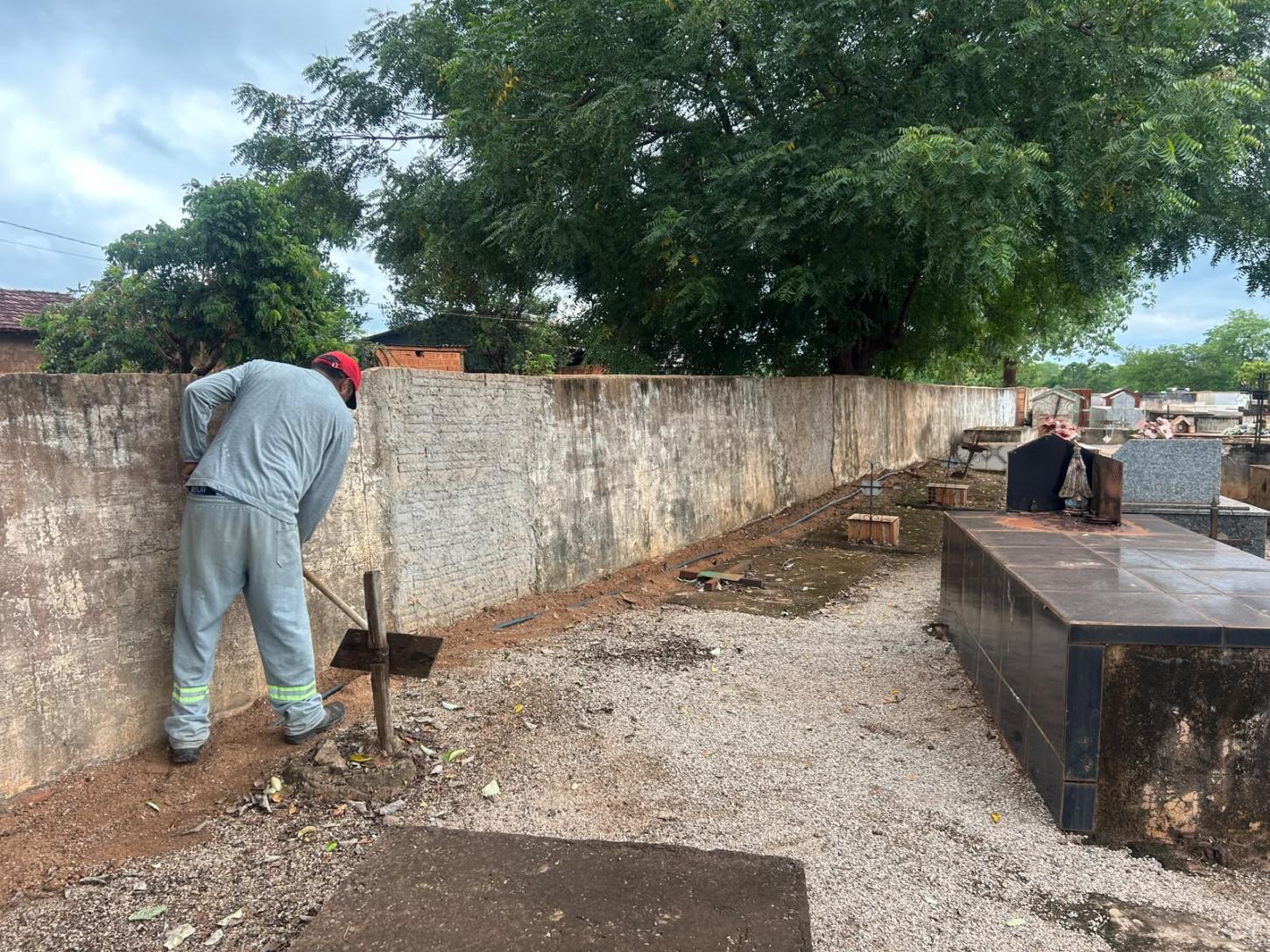 Cemitério Municipal de Rosário Oeste recebe melhorias para homenagens do Dia de Finados