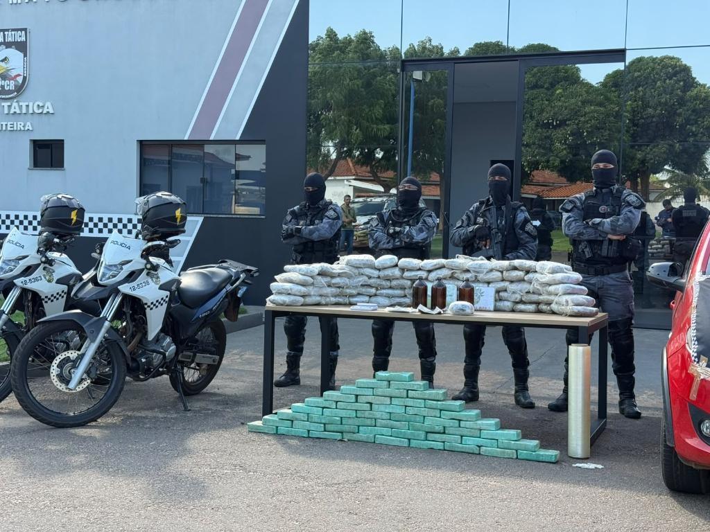Prejuízo de R$ 2,5 milhões: PM prende dupla com 110 tabletes de entorpecentes