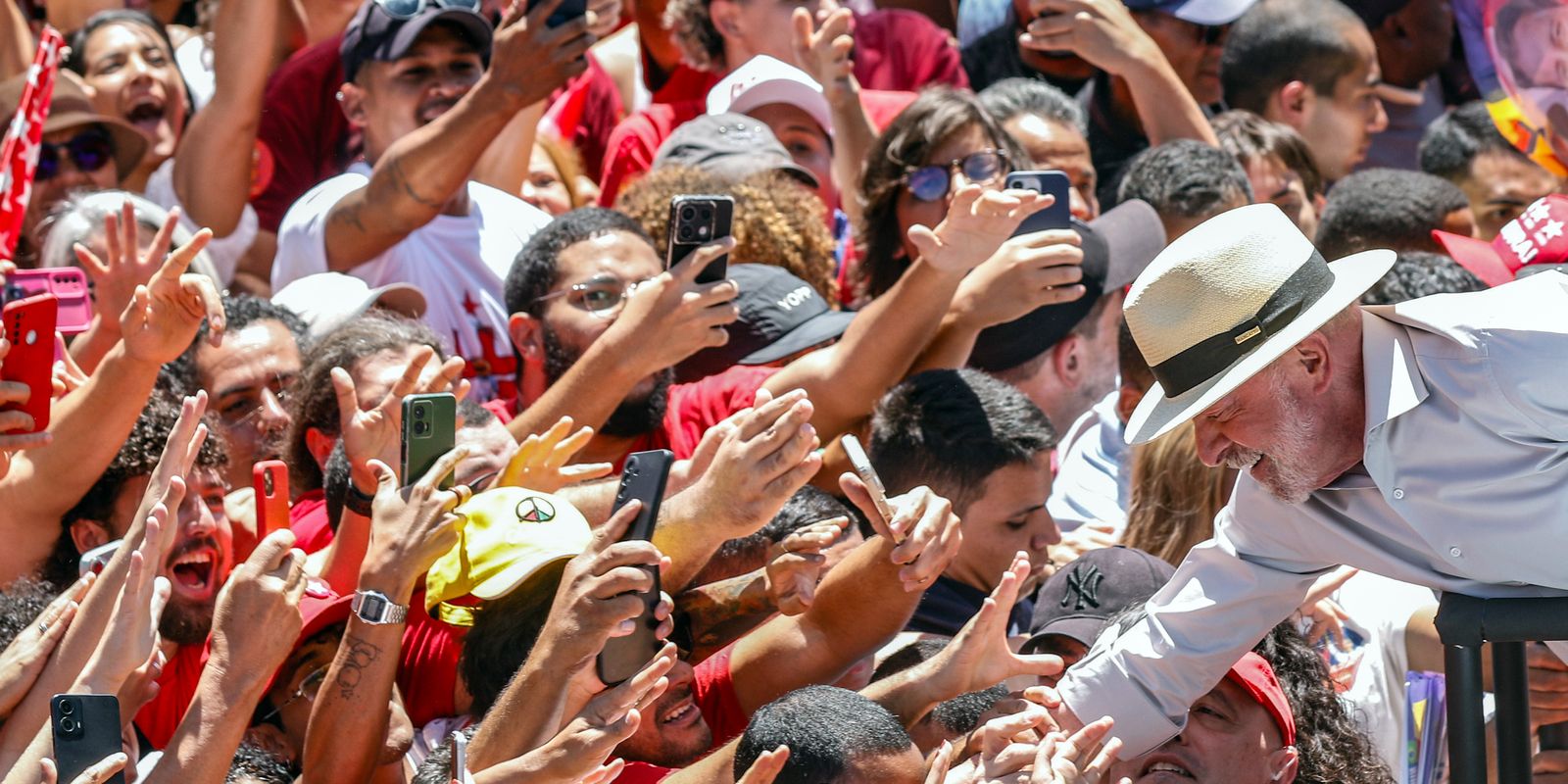 Presidente do TSE telefona e parabeniza reeleição de Lula após apuração