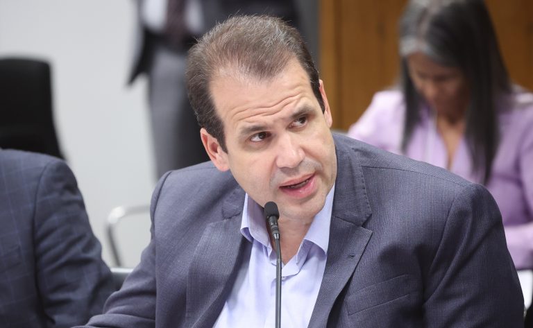 Câmara vota projeto para ampliar proteção ao autismo na vida adulta