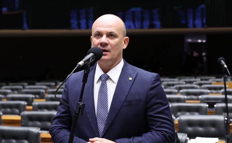 Projeto de lei atualiza regras para punir o crime de perseguição digital