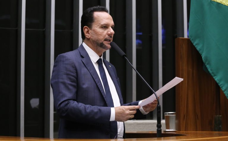 Projeto altera a Lei da Liberdade Econômica para cortar burocracia estatal