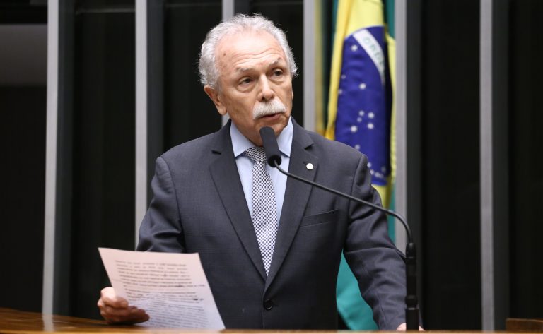 Projeto propõe eliminação gradual de plásticos descartáveis no setor público