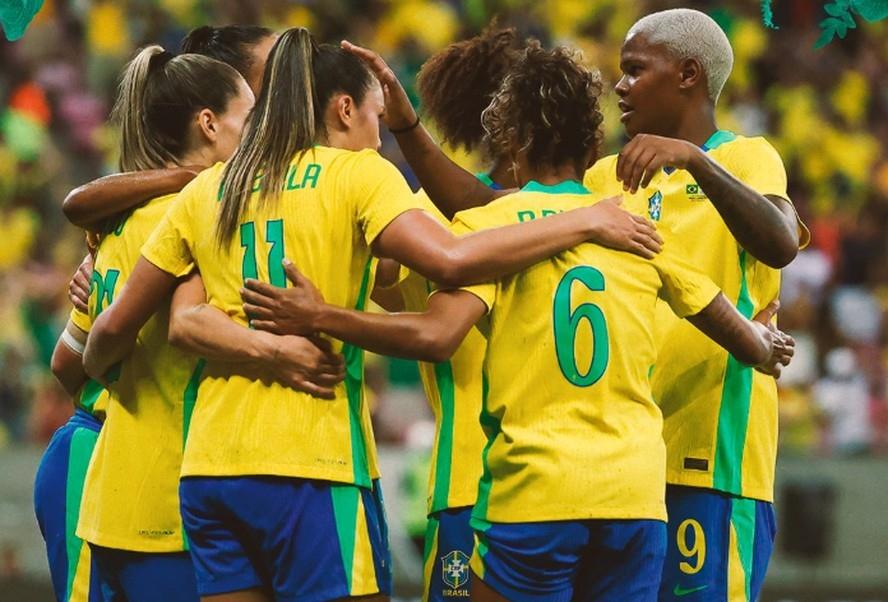 Seleção feminina abre vantagem de dois gols contra a Argentina, mas leva empate na Arena de Pernambuco