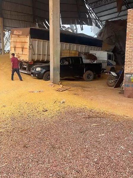 Silo desaba em Mato Grosso e deixa motorista soterrado entre grãos e destroços