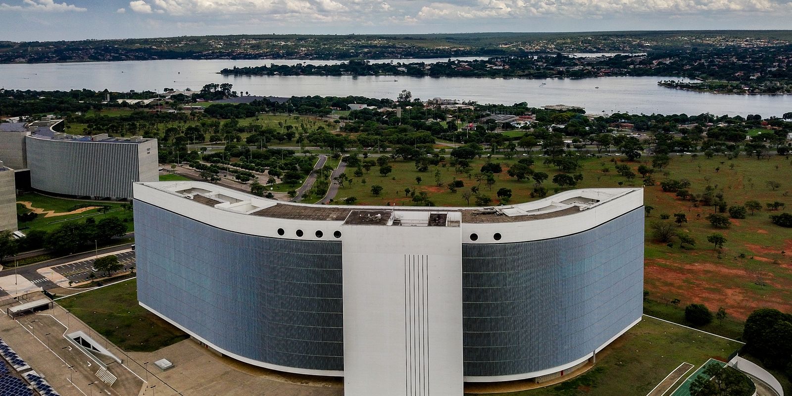 TSE exige igualdade em inteligência artificial após falha com Lula