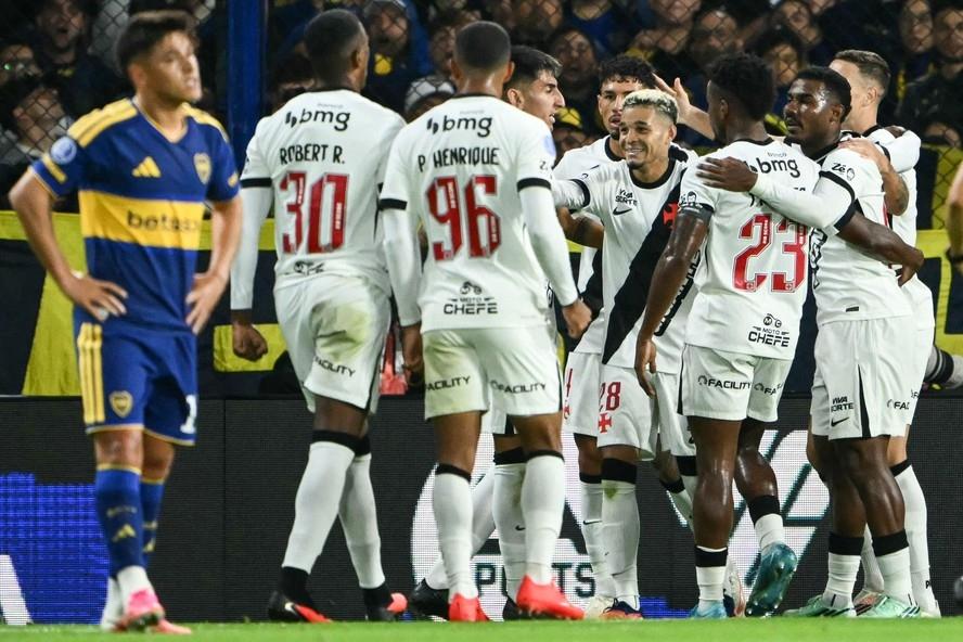 Vasco segura pressão na Bombonera após expulsão de Gómez e vence Boca Juniors pela Sul-Americana
