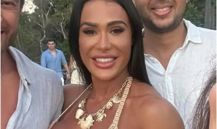 Gracyanne Barbosa é vista em clima de romance com novo companheiro em Trancoso