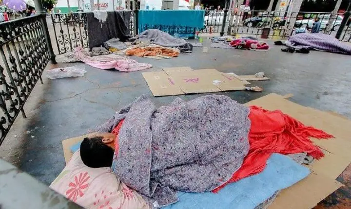 Abilio sanciona lei que cria programa para mandar moradores de rua de volta para cidade de origem