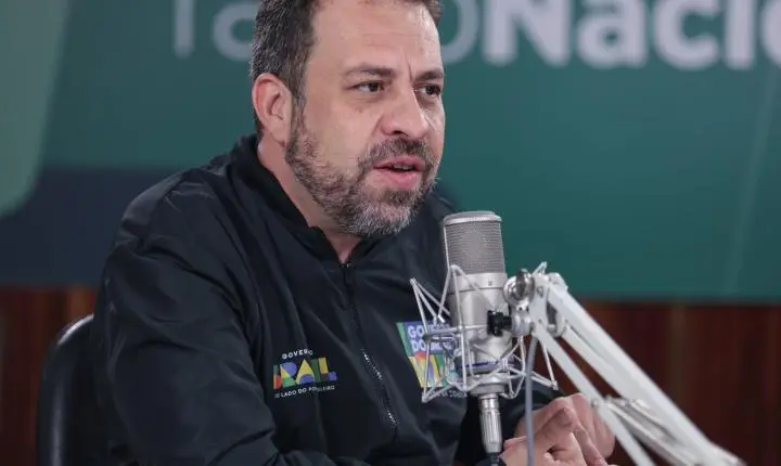 O governo prioriza o fim da escala 6x1, conforme Boulos