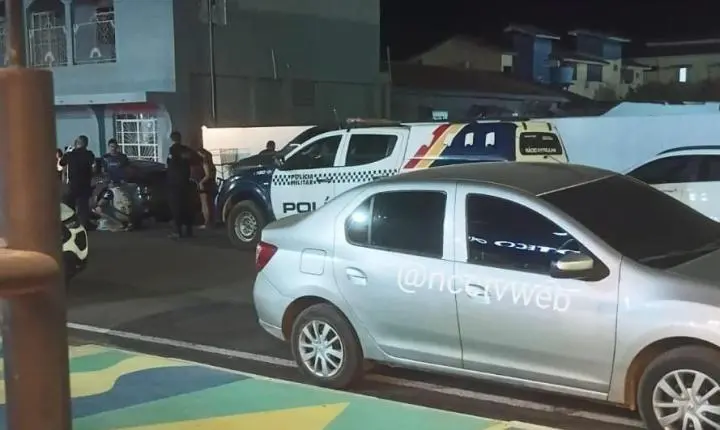 Acidente com três veículos deixa motociclista ferido em Nobres