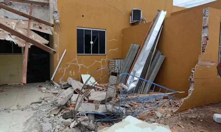 Acidente entre caminhão e Gol causa destruições em Rosário Oeste