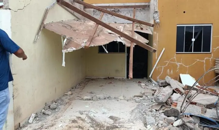 Acidente entre caminhão e Gol causa destruições em Rosário Oeste