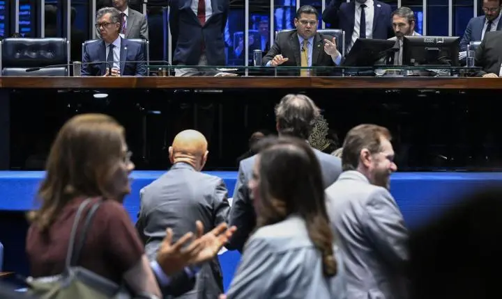 Senado votará o fim da escala 6x1 somente após as eleições, confirma Alcolumbre