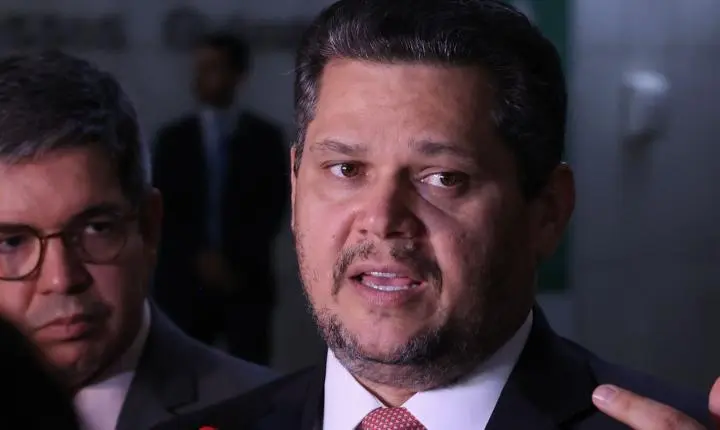 Davi Alcolumbre envia PEC da escala 6x1 para análise na CCJ do Senado