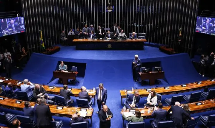 Davi Alcolumbre adia votação da PEC que visa acabar com escala 6x1 no Senado