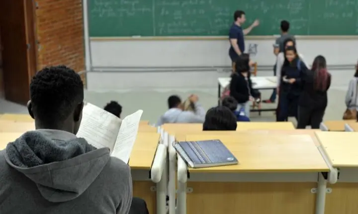 Estudante pagará R$ 720 mil por fraude em cota racial na Unirio