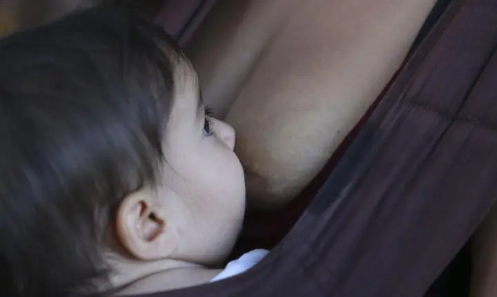 Amamentação diminui o risco de doenças cardíacas nas mães, revela SBC
