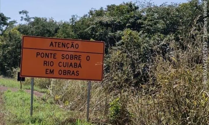 Após solicitação do deputado Juca do Guaraná, sinalização é reforçada em obra da MT-010 sobre a Ponte do Rio Cuiabá, em Rosário Oeste