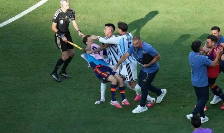 Argentinos lançam abaixo-assinado para repetir final da Copa após derrota para a Espanha