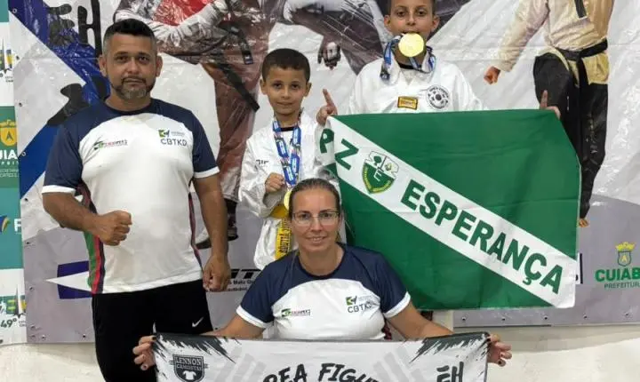 Atletas de taekwondo do Korea Fighter apresentam conquistas ao prefeito de Rosário Oeste