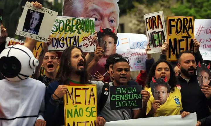 Manifestantes exigem neutralidade da Meta em ato na cidade de São Paulo