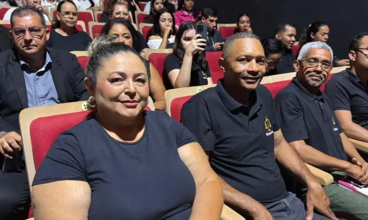 Aula Magna da UNIFACC reúne mais de 700 estudantes e lota o Teatro Zulmira Canavarros