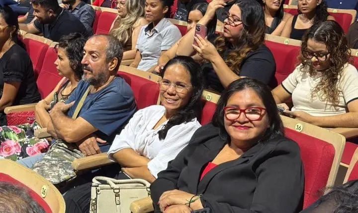 Aula Magna da UNIFACC reúne mais de 700 estudantes e lota o Teatro Zulmira Canavarros