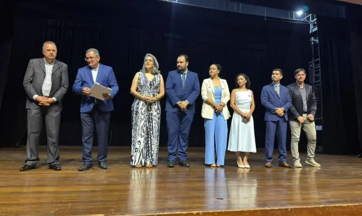 Aula Magna da UNIFACC reúne mais de 700 estudantes e lota o Teatro Zulmira Canavarros