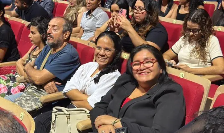 Aula Magna da UNIFACC reúne mais de 700 estudantes e lota o Teatro Zulmira Canavarros