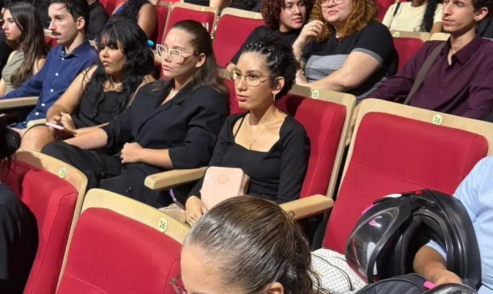 Aula Magna da UNIFACC reúne mais de 700 estudantes e lota o Teatro Zulmira Canavarros