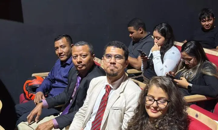 Aula Magna da UNIFACC reúne mais de 700 estudantes e lota o Teatro Zulmira Canavarros