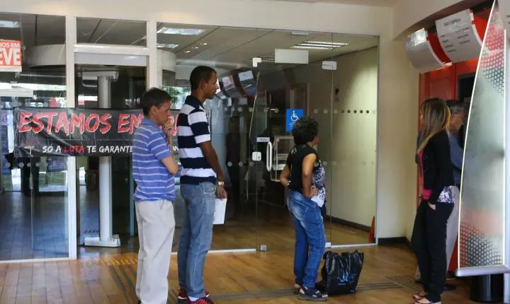 Nacional: paralisação dos bancários afeta bancos públicos e privados nesta quinta