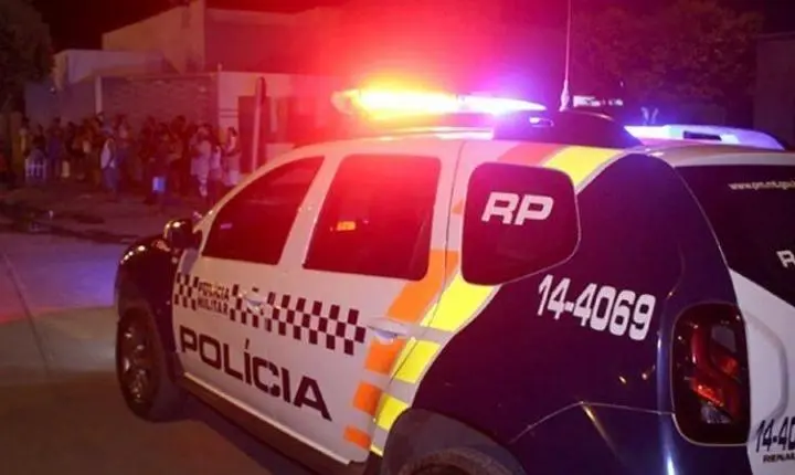 Bandidos armados cercam caminhonete e matam homem a tiros; mulher ficou ferida