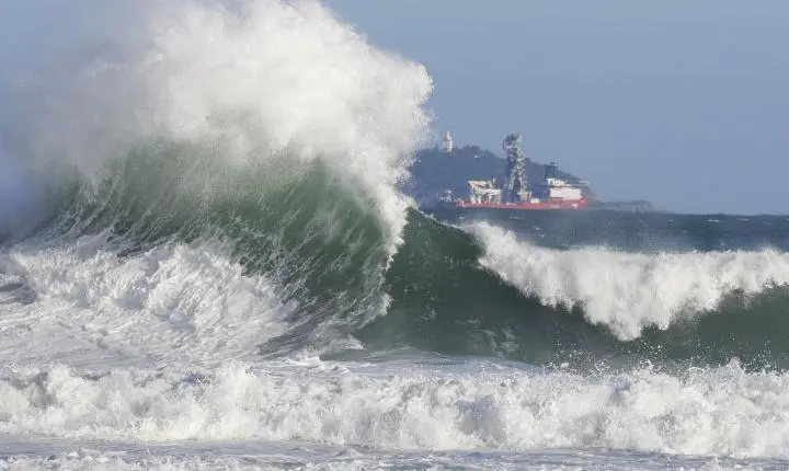 Bombeiros do Rio de Janeiro efetuam mais de 8 mil salvamentos no mar em 2026