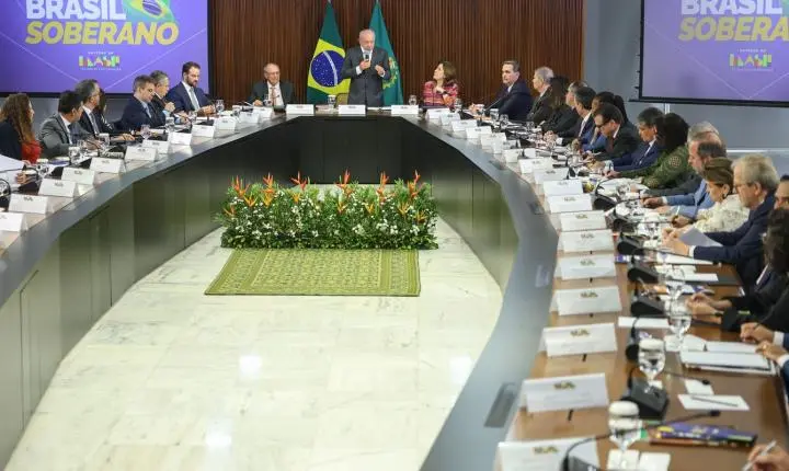 Brasil busca novos parceiros comerciais após taxação dos Estados Unidos