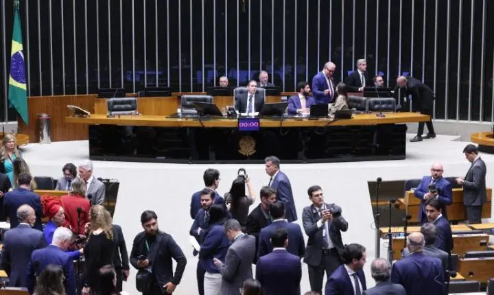 Câmara adia votação sobre o fim da taxa das blusinhas para esta quinta-feira