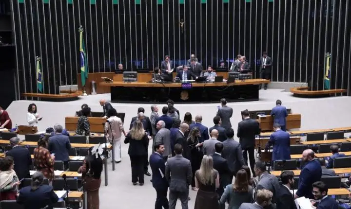 Câmara dos Deputados debate fim do sigilo em gastos públicos, incluindo viagens de autoridades